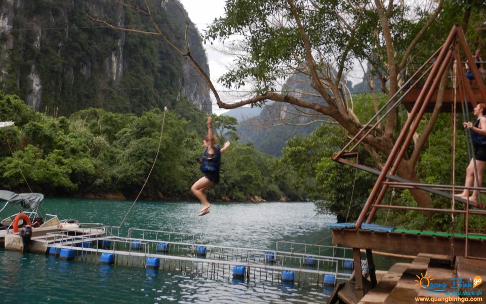 Adventure jumping on the Chay river tourist area Phong Nha