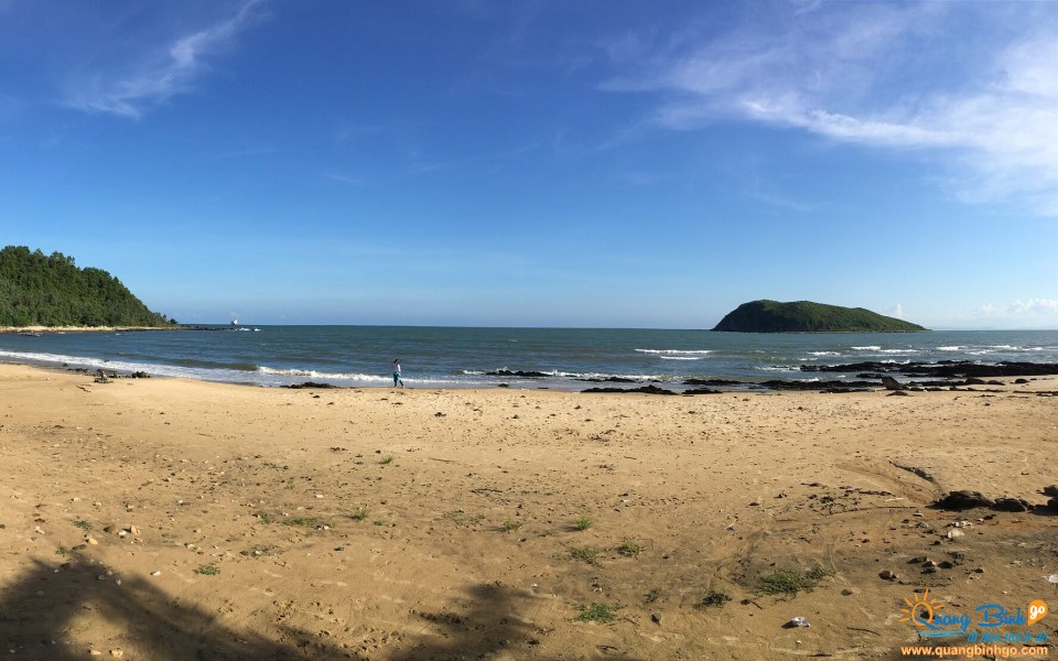 Bãi biển Vũng Chùa - Đảo Yến