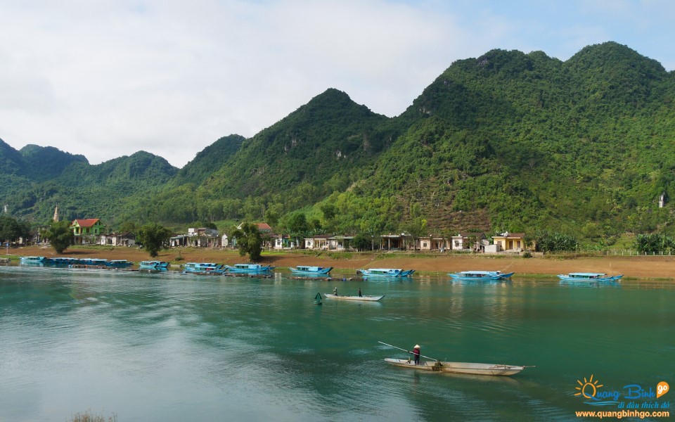 Boat to Phong Nha cave, Quang Binh
