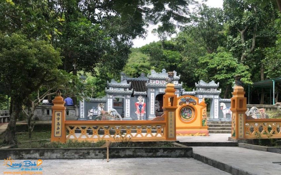 Đền thờ Mẫu Liễu Hạnh, đèo Ngang