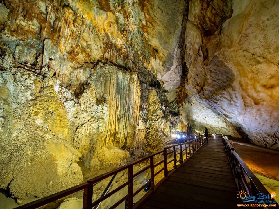 Paradise cave tourist attraction