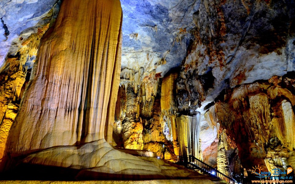 Paradise cave tourist destination