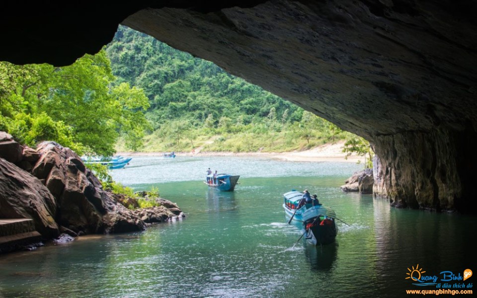 Phong Nha cave door