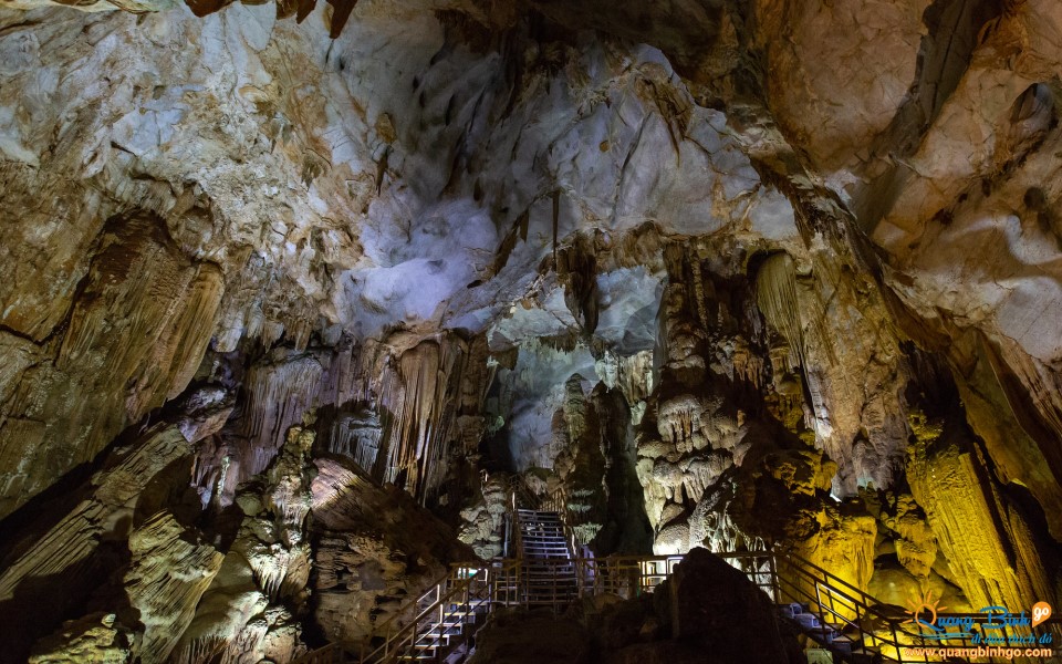 Quang Binh tour Tien Son cave Phong Nha