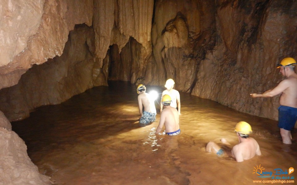 Tăm bùn trong hang Tối, Phong Nha - Kẻ Bàng