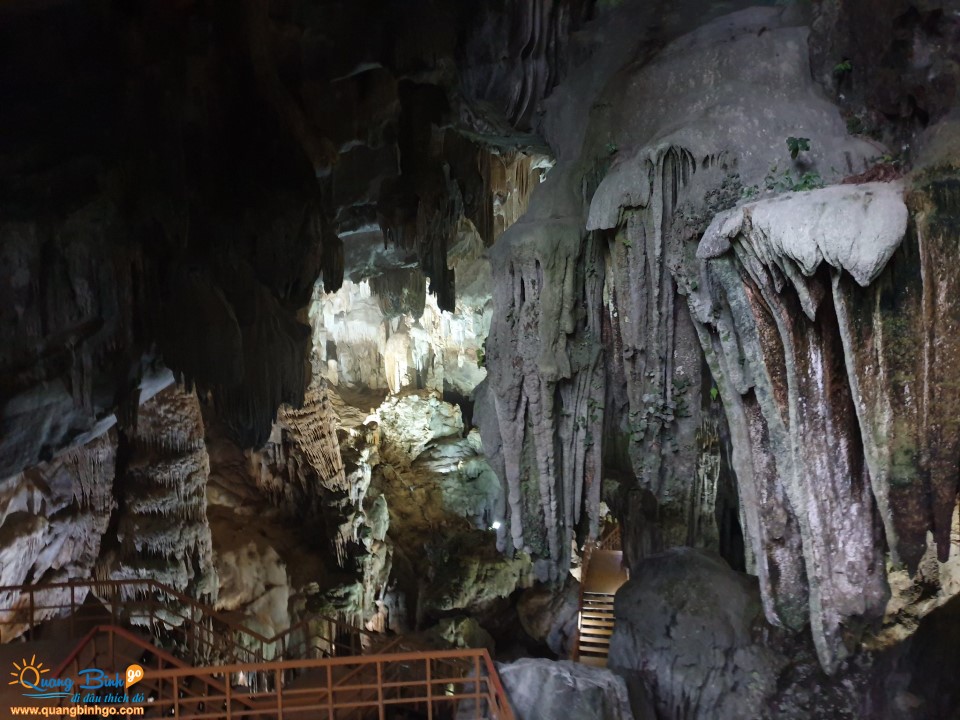 Tien Son cave tourist spot Phong Nha, Quang Binh