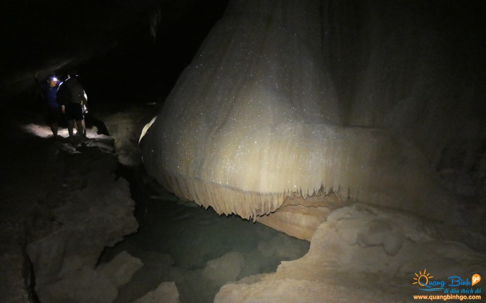 Travel to explorer 7000m of Paradise cave
