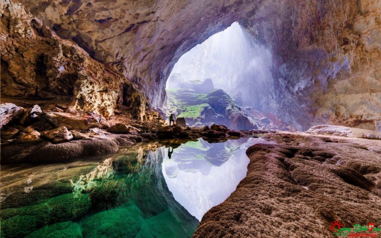 Discover Son Doong Cave, the World's Largest Cave - A Magnificent Natural Wonder 2 Panoramic view of the spectacular beauty of Son Doong Cave, Quang Binh