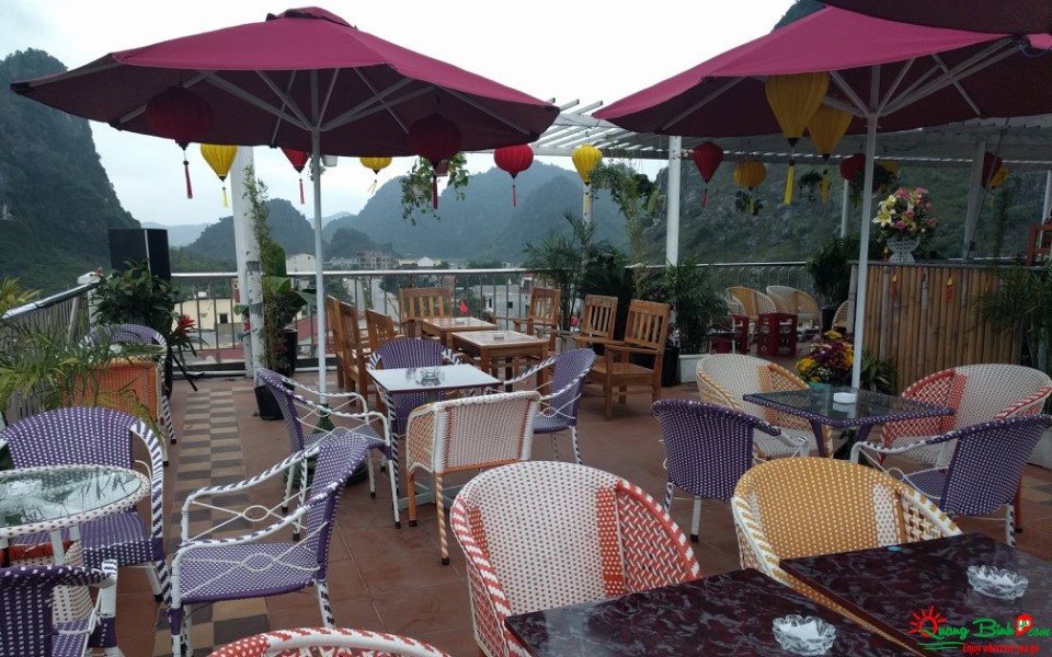 Momma D's Rooftop Lounge Cafe Phong Nha QBG