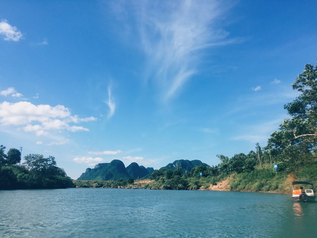 Điểm Khác Biệt Giữa Suối Mọc & Sông Chày Hang Tối/QuangBinhgo
